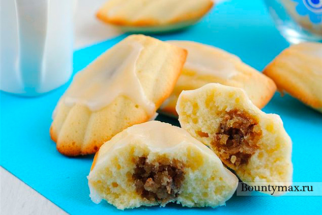 Мадлены с ореховой начинкой