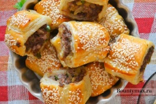 Мясные роллы с карамелизованными яблоками