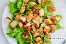 Салат цезарь с курицей