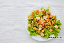 Салат цезарь с курицей