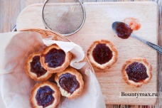 Песочные корзиночки с клубничным джемом