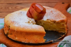 Пышная шарлотка с яблоками
