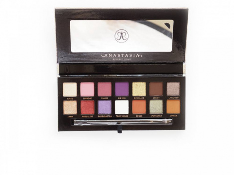 Палетка ABH x Jackie Aina — смелая композиция для сильной женщины Палетка ABH x Jackie Aina — смелая композиция для сильной женщины